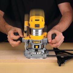 Dewalt D26203-QS 900W 8Mm El Frezesi