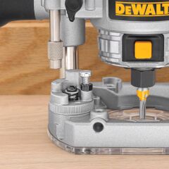 Dewalt D26203-QS 900W 8Mm El Frezesi