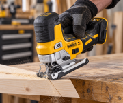 DEWALT DCS335N-XJ 18V XR Kömürsüz Dekupaj Testere